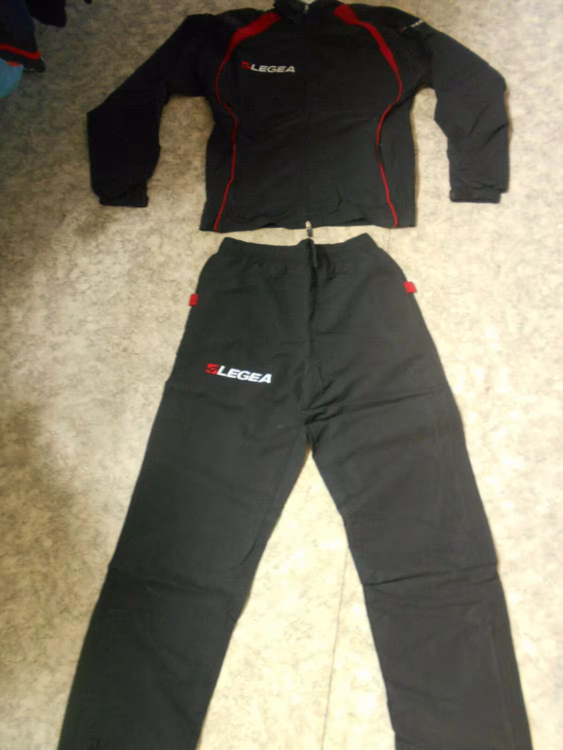 Relaxanzug Vento v. LEGEA schwarz/rot , 2XS,M