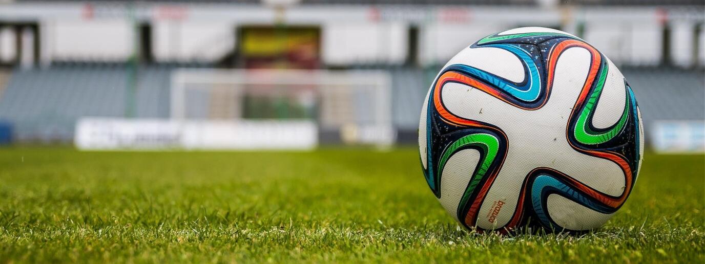 Preiswerte Fußbälle für Gewinnerteams - 32 Panel Konstruktionen gewährleisten optimales Spiel- und