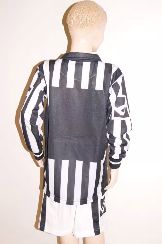 14 Legea-Fußball-Trikot-Sets - MANHATTAN schwarz / weiß - MANHATTAN Trikot-Set v. LEGEA
